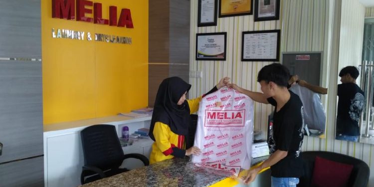 Melia Laundry candid